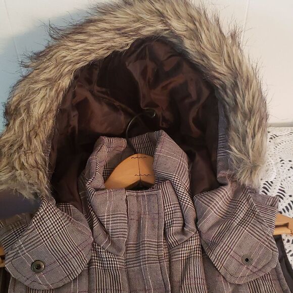 Bailey's Point Quilted Plaid Winter Vest with Faux Fur Hood Sz M (10-12) - Picture 4 of 8